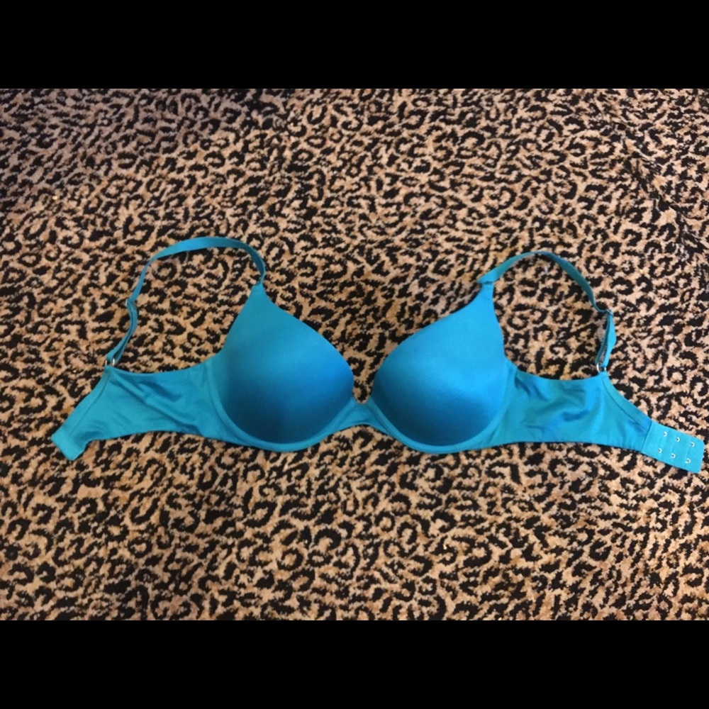 Victoria’s Secret Bio Fit Demi Uplift bra ♥️